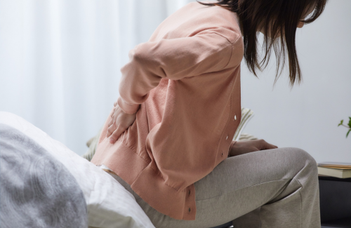腎臓が痛い女性